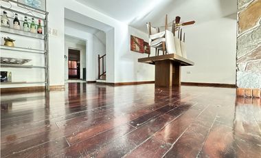 Venta de hermosa casa en calle Malvinas.