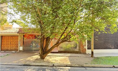 Venta de hermosa casa en calle Malvinas.