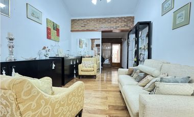 Venta de hermosa casa en calle Malvinas.