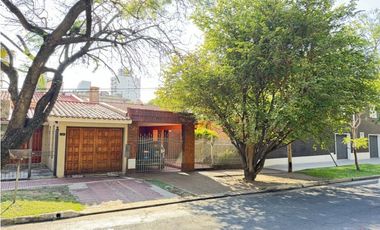 Venta de hermosa casa en calle Malvinas.