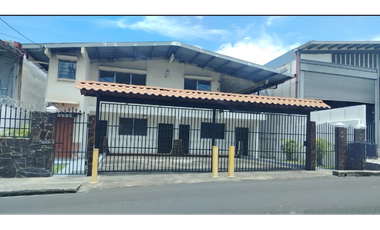 VIA BRASIL / CASA DE DOS NIVELES / RESIDENCIAL O COMERCIAL / 800M