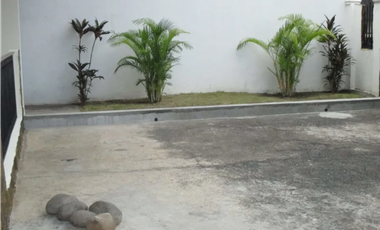 VIA BRASIL / CASA DE DOS NIVELES / RESIDENCIAL O COMERCIAL / 800M
