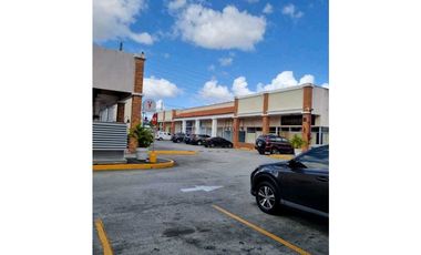 ALQUILER LOCALES EN BRISAS DEL GOLF 129m2 2.300 INCLUYE MANTENIMIENTO