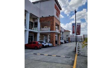 ALQUILER LOCALES EN BRISAS DEL GOLF 129m2 2.300 INCLUYE MANTENIMIENTO