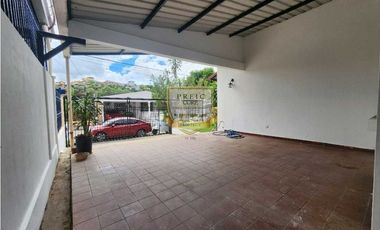 SE VENDE CASA EN VILLA LUCE CON AMPLIO ESTACIONAMIENTO