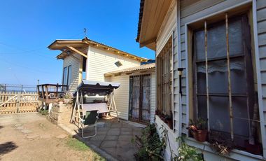 A LA VENTA CASA + CABAÑA CON ESPECTACULAR VISTA AL MAR