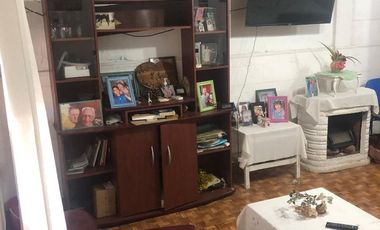 LOTE CON CASA Y 4 DPTOS ING BUDGE