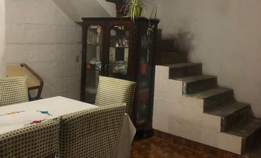 LOTE CON CASA Y 4 DPTOS ING BUDGE