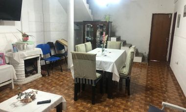 LOTE CON CASA Y 4 DPTOS ING BUDGE