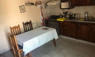 LOTE CON CASA Y 4 DPTOS ING BUDGE