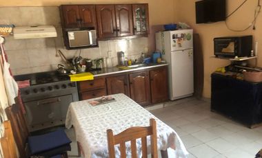 LOTE CON CASA Y 4 DPTOS ING BUDGE