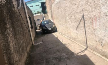 LOTE CON CASA Y 4 DPTOS ING BUDGE