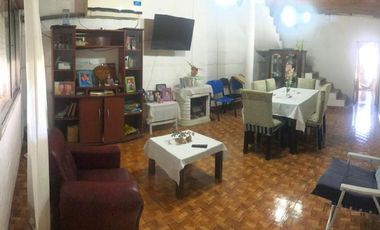 LOTE CON CASA Y 4 DPTOS ING BUDGE