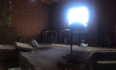 LOTE CON CASA Y 4 DPTOS ING BUDGE