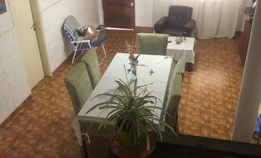 LOTE CON CASA Y 4 DPTOS ING BUDGE