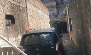 LOTE CON CASA Y 4 DPTOS ING BUDGE