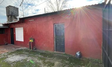 VENTA CASA CON COCHERA QUILMES OESTE OPORTUNIDAD