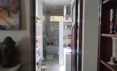 Casa de Dos Plantas con Potencial de Modificación