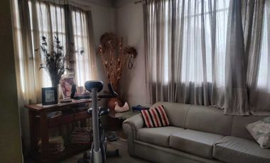 Casa de Dos Plantas con Potencial de Modificación