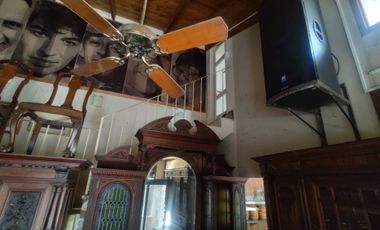 Casa de Dos Plantas con Potencial de Modificación