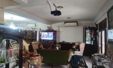 Casa de Dos Plantas con Potencial de Modificación