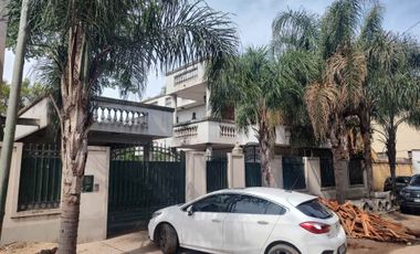 Casa de Dos Plantas con Potencial de Modificación