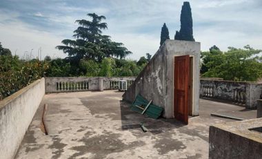 Casa de Dos Plantas con Potencial de Modificación