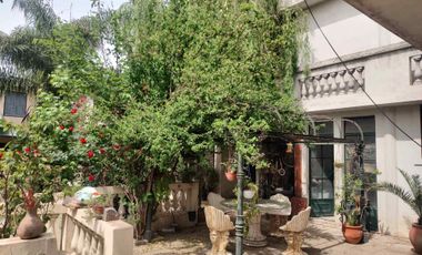 Casa de Dos Plantas con Potencial de Modificación