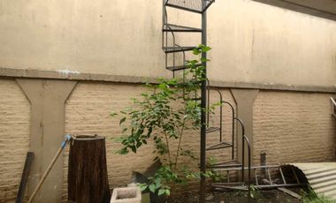 Casa de Dos Plantas con Potencial de Modificación