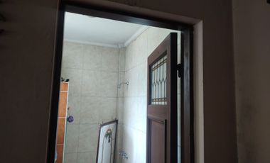 Casa de Dos Plantas con Potencial de Modificación