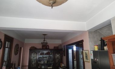 Casa de Dos Plantas con Potencial de Modificación