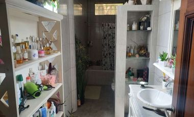 Casa de Dos Plantas con Potencial de Modificación