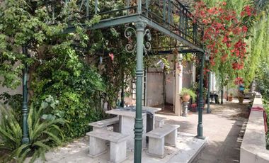 Casa de Dos Plantas con Potencial de Modificación