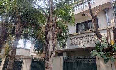 Casa de Dos Plantas con Potencial de Modificación