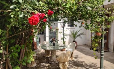 Casa de Dos Plantas con Potencial de Modificación