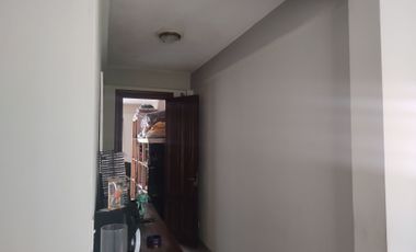 Casa de Dos Plantas con Potencial de Modificación