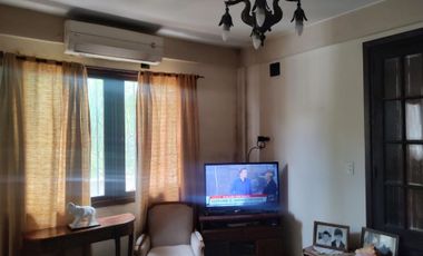 Casa de Dos Plantas con Potencial de Modificación