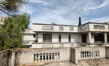 Casa de Dos Plantas con Potencial de Modificación