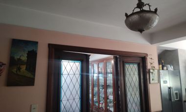 Casa de Dos Plantas con Potencial de Modificación