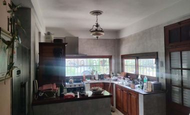 Casa de Dos Plantas con Potencial de Modificación