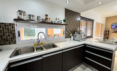 CASA EN VENTA 5 /AMB HARAS MARIA VICTORIA