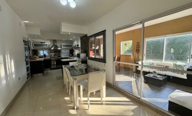 CASA EN VENTA 5 /AMB HARAS MARIA VICTORIA