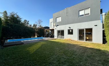 CASA EN VENTA 5 /AMB HARAS MARIA VICTORIA