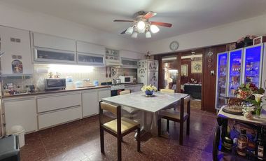 Venta casa 5 ambientes con parque Punta Mogotes