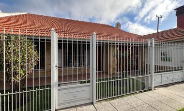 Venta casa 5 ambientes con parque Punta Mogotes