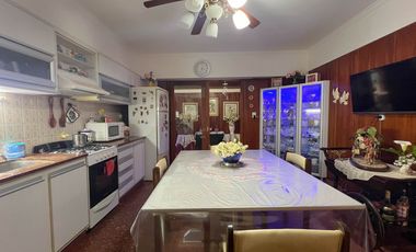 Venta casa 5 ambientes con parque Punta Mogotes