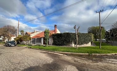 Venta casa 5 ambientes con parque Punta Mogotes