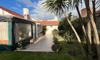 Venta casa 5 ambientes con parque Punta Mogotes