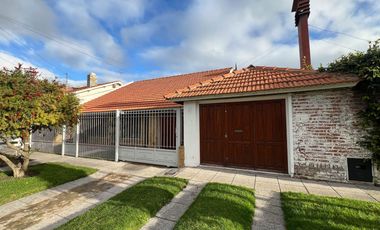 Venta casa 5 ambientes con parque Punta Mogotes