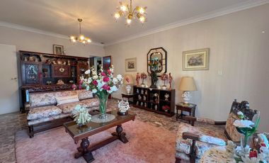 Venta casa 5 ambientes con parque Punta Mogotes